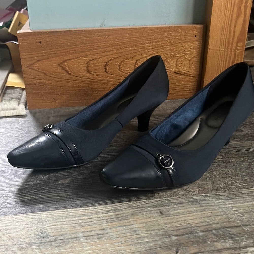 Kelly and Katie size 7.5 women’s heels